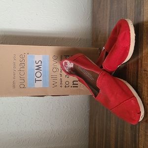 Tom's flats
